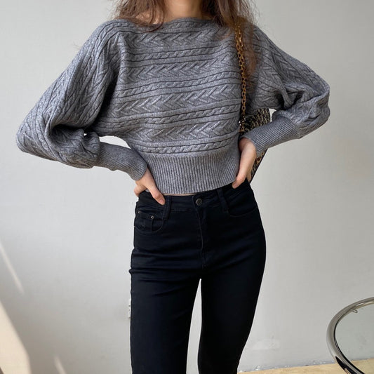 feminine-temperament-wears-round-neck-short-sweater